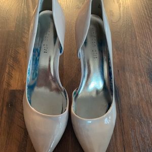 Madden Girl Nude Patent Leather Pumps, W10